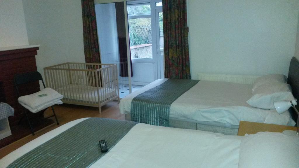 Family Room with Shared Bathroom (2 Adults + 2 Children)