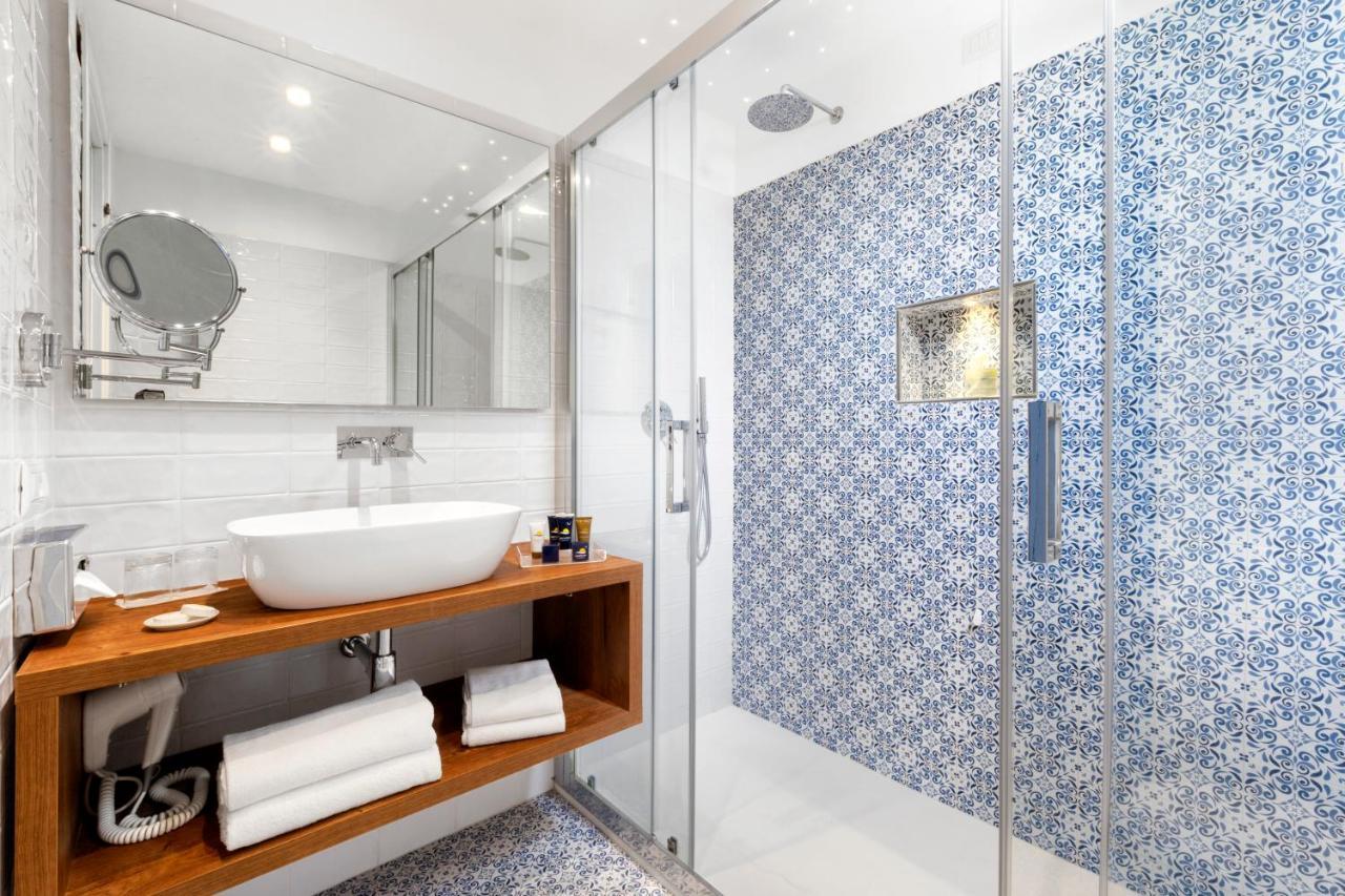 Double Room with Balcony and Sea View