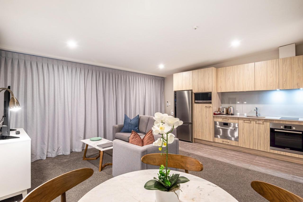 OPEN-PLAN TWIN SINGLE APARTMENT