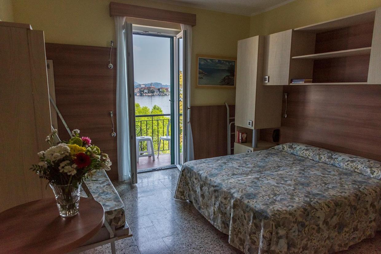 Standard Dreibettzimmer mit Balkon und Seeblick