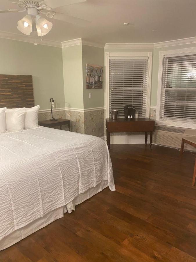 Standard King Room