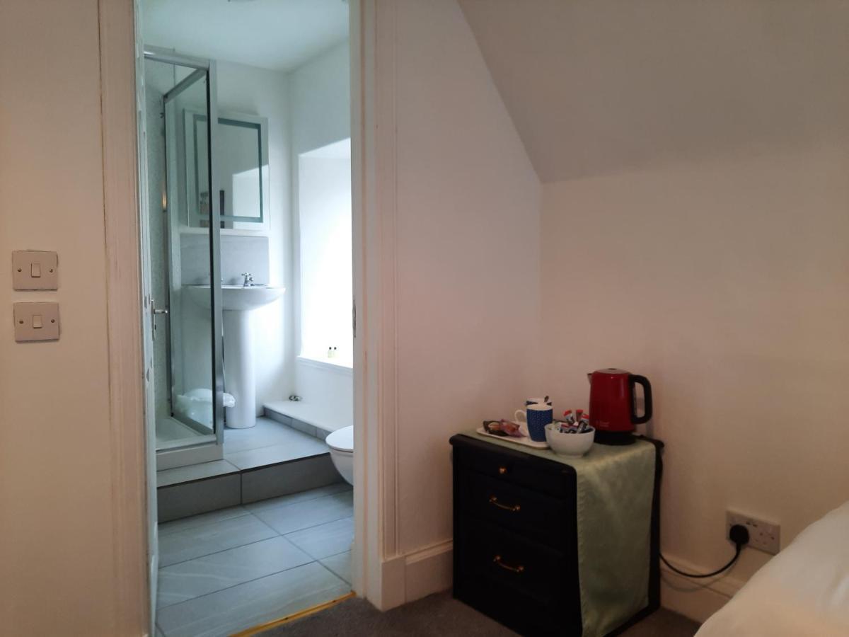 Twin Room with Private Bathroom