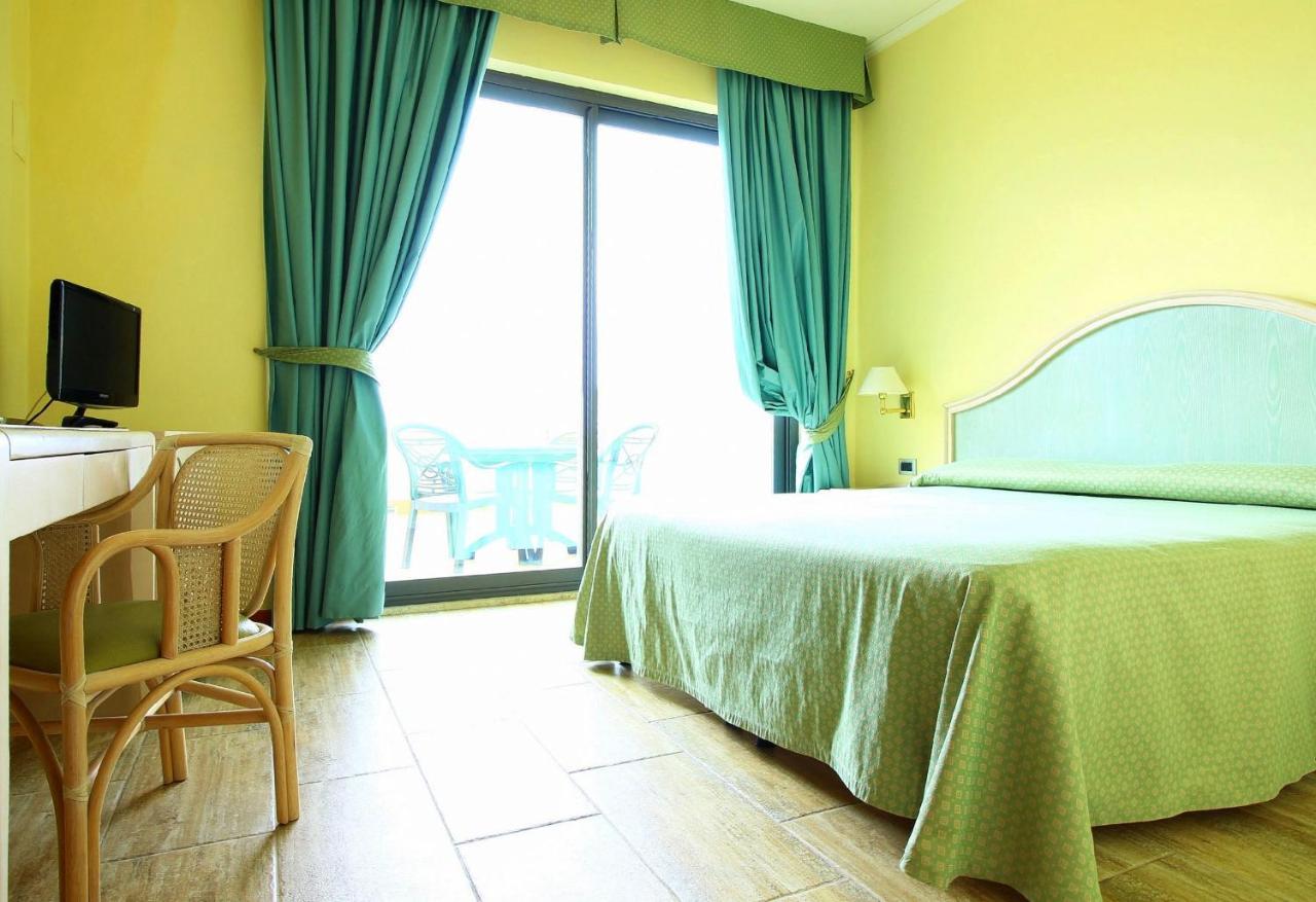 Superior Double Room with Terrace and Sea view