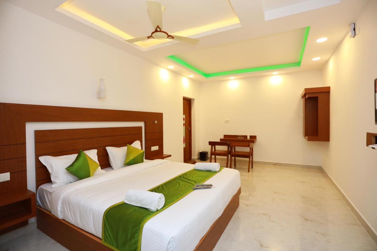 Deluxe Double Room (2 Adults + 1 Child)