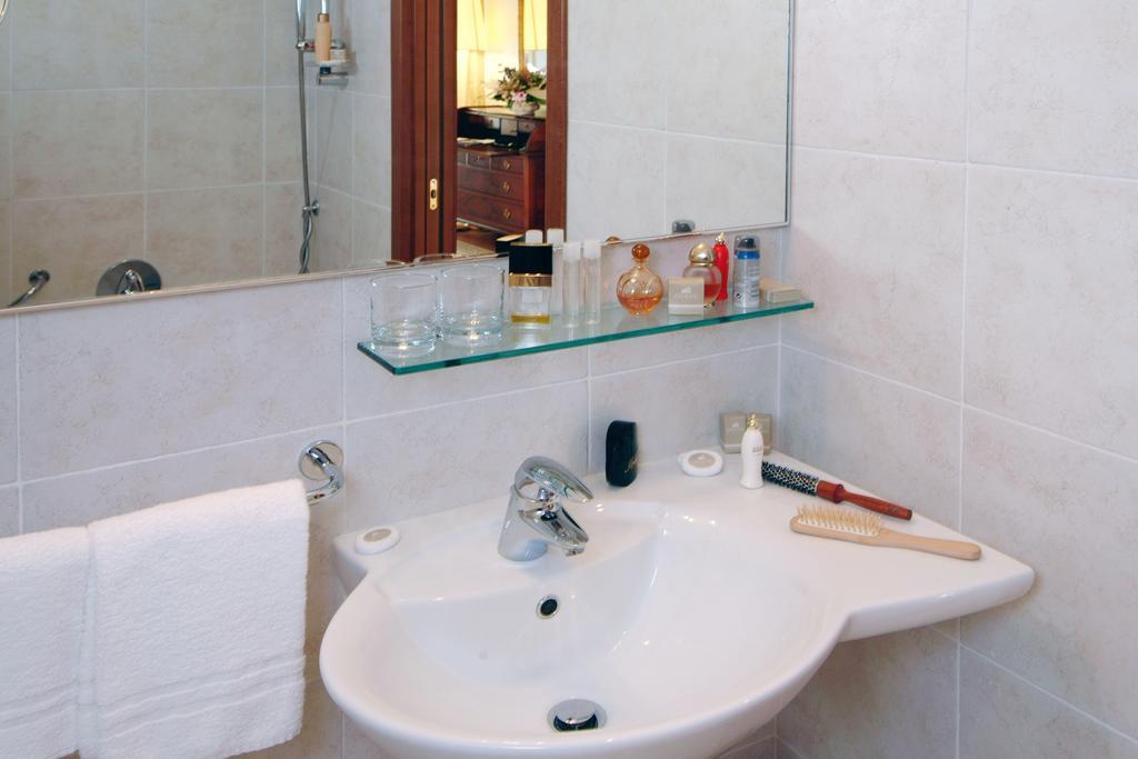 Classic One-Bedroom Apartment,110706480:JPEG