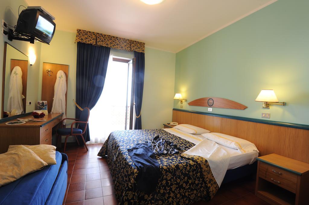 Family Room (2 Adults + 1 Child)