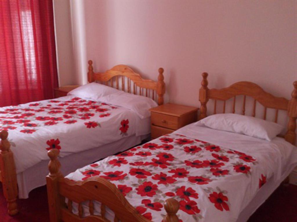 Basic Triple Room with Shared Bathroom