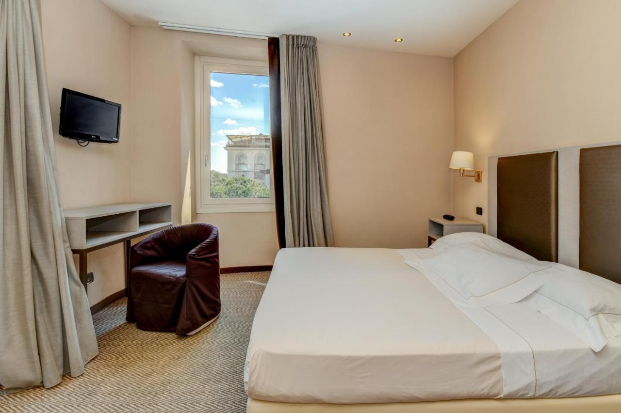 Deluxe Room with Balcony and Lake View