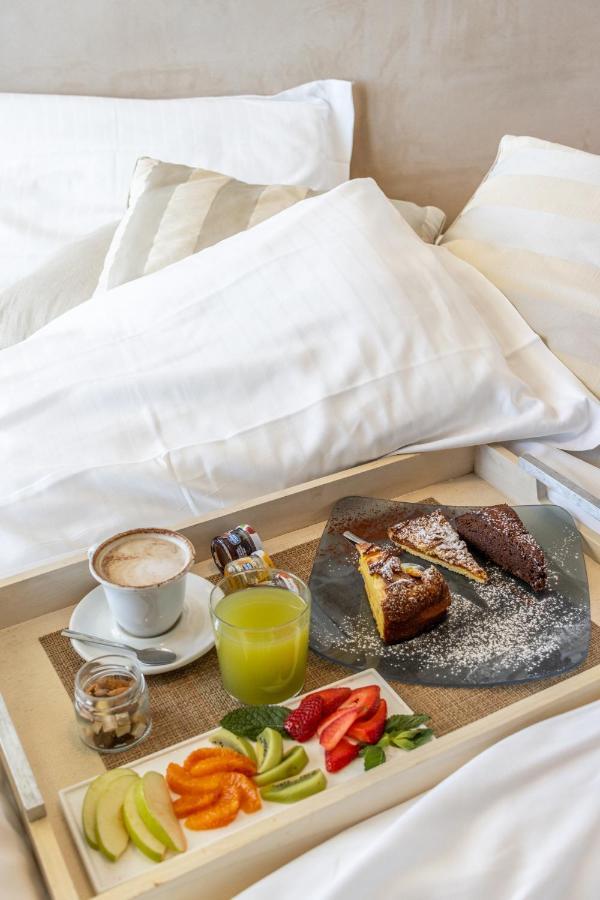 Deluxe Doppelzimmer mit seitlichem Meerblick und Whirlpool-Badewanne