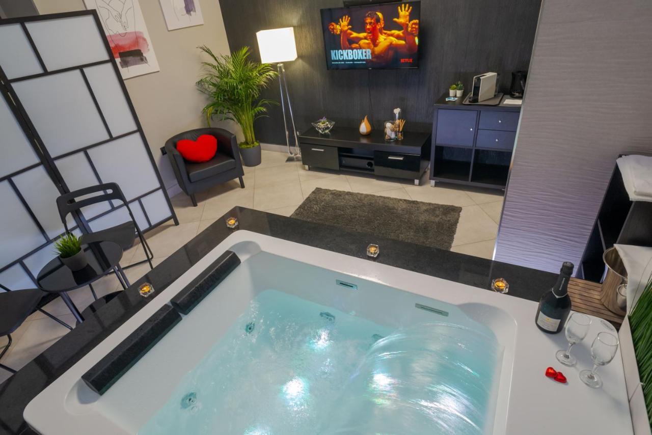 Deluxe Suite mit Whirlpool-Badewanne