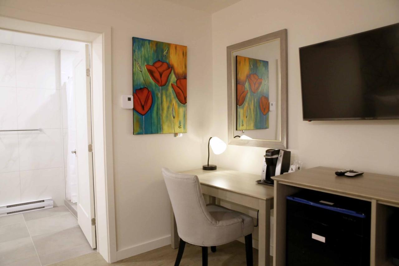 Deluxe Double Room with Shower