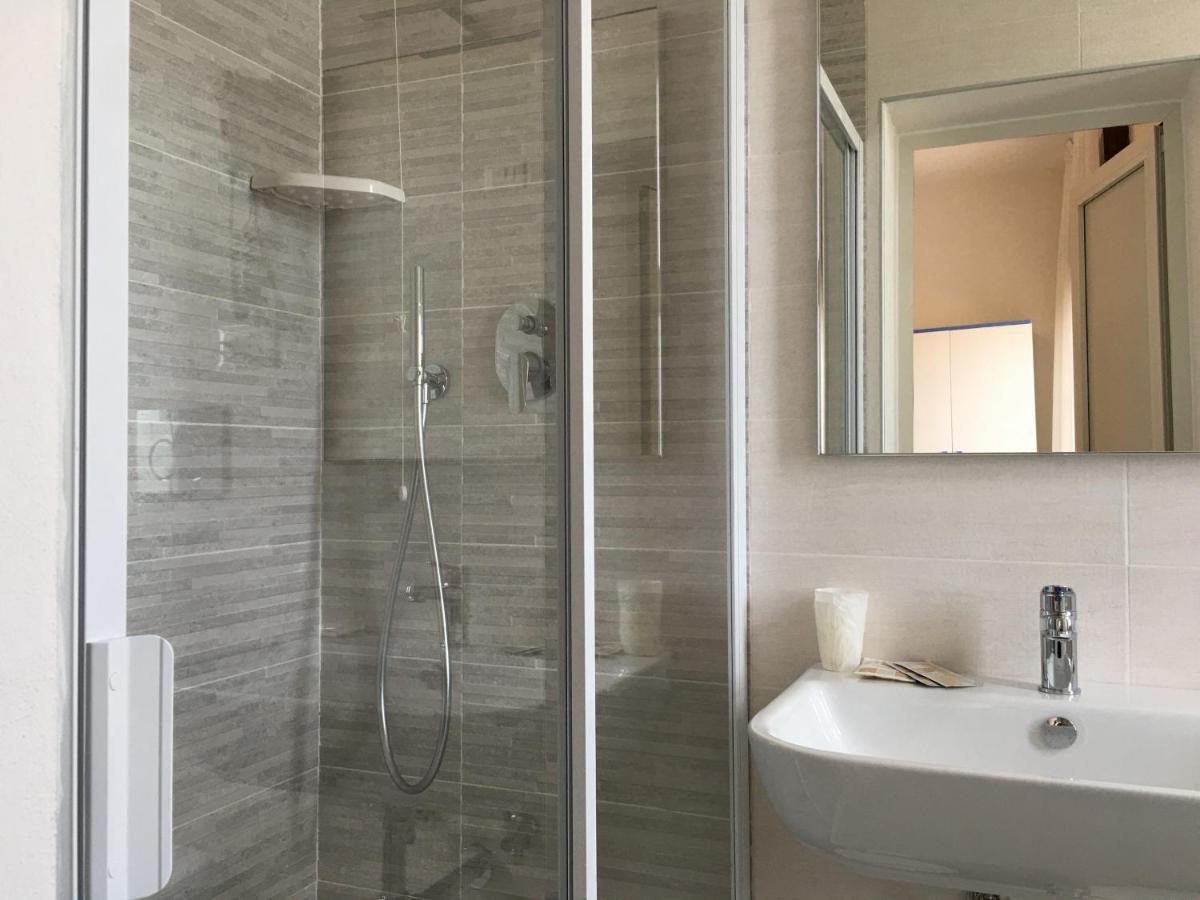 Dreibettzimmer mit Meerblick