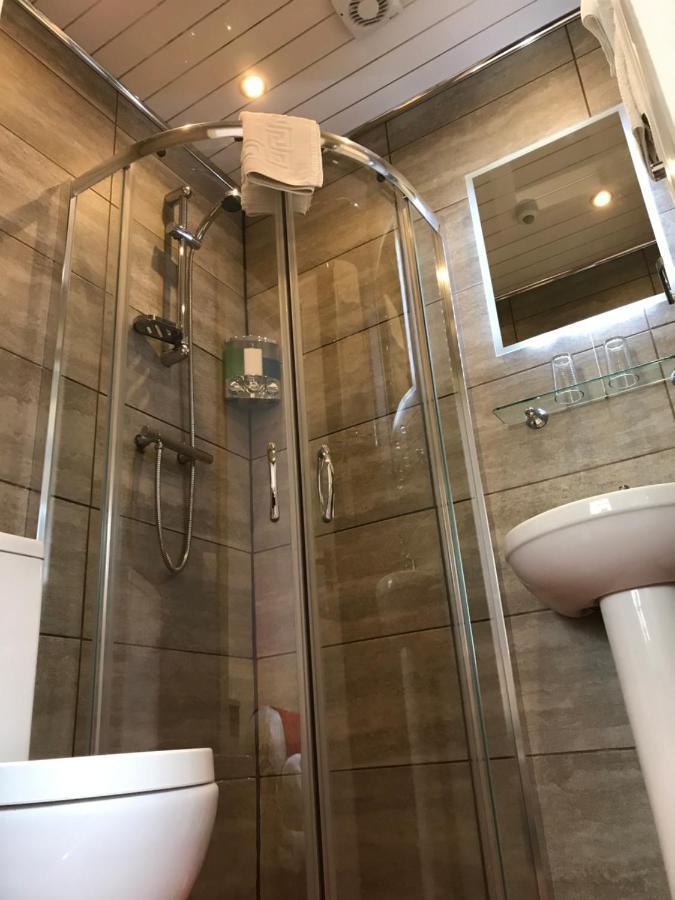 Twin Room Private Bathroom