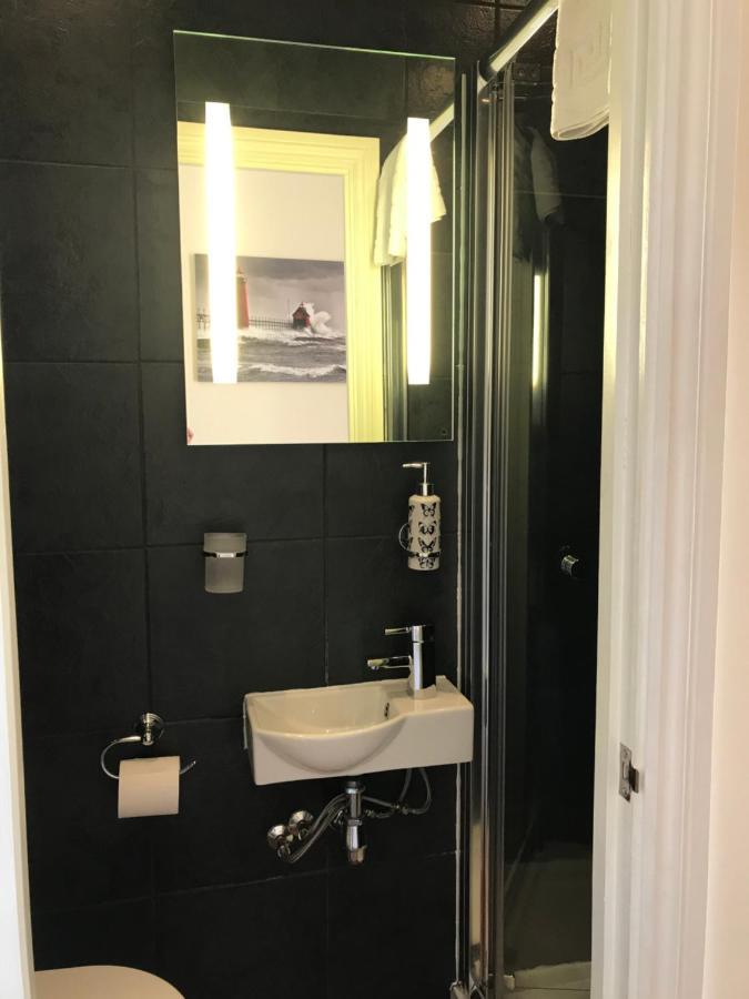 Single Room Private Bathroom