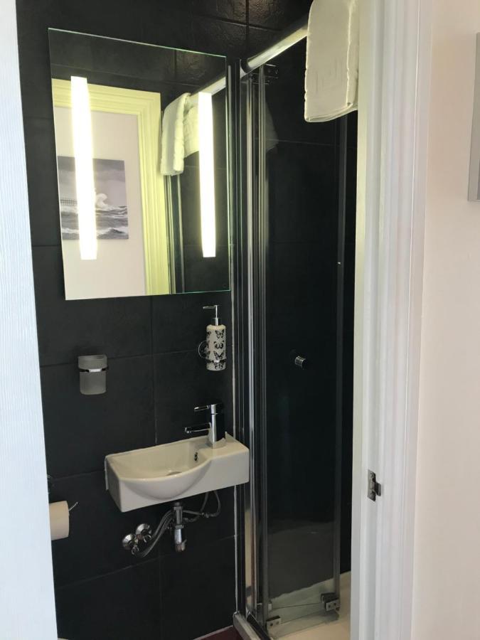 Single Room Private Bathroom