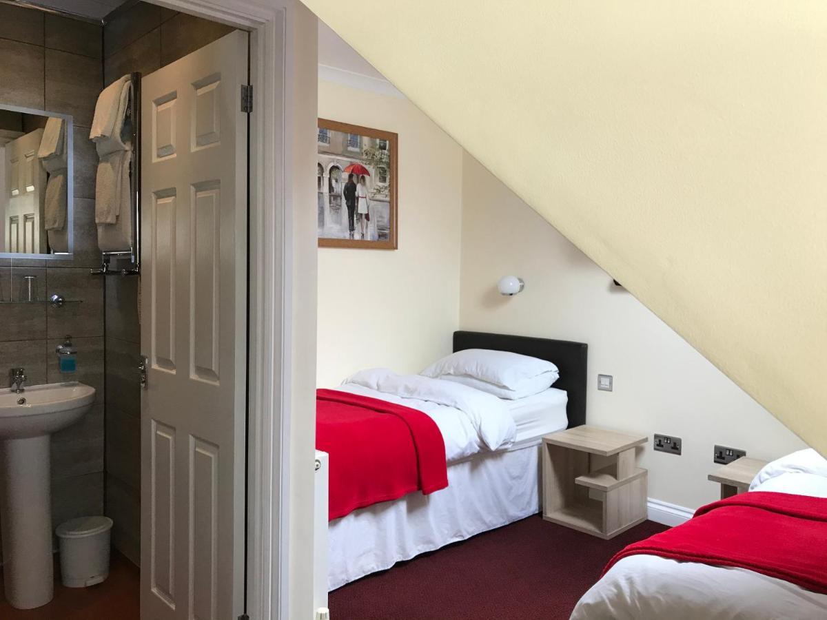 Twin Room Private Bathroom