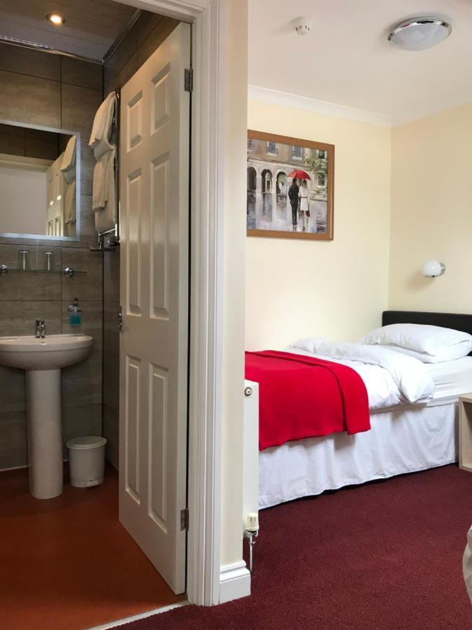 Twin Room Private Bathroom