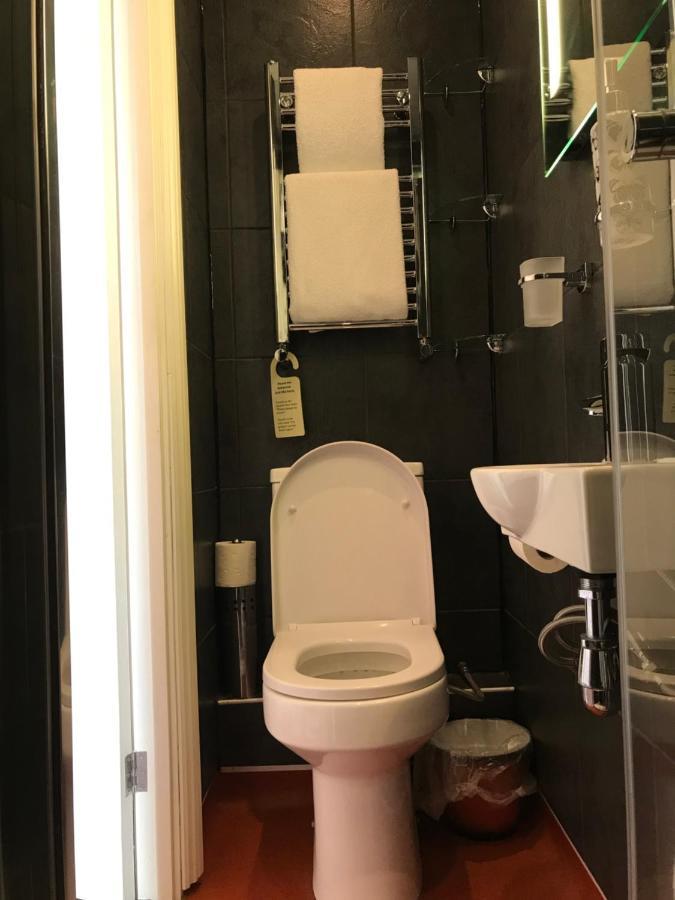Single Room Private Bathroom