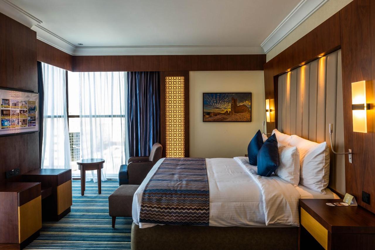 Deluxe King Room on F&B Dining restaurants on spa on laundry services Late check out Early check subject to hotel availability,1118453970:JPEG
