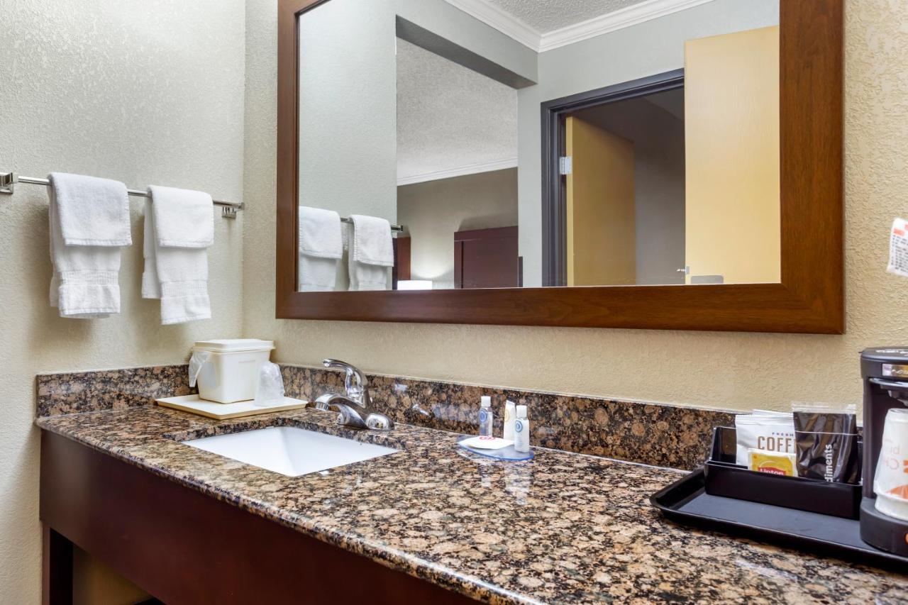 Queen Room with Two Queen Beds - Non Smoking