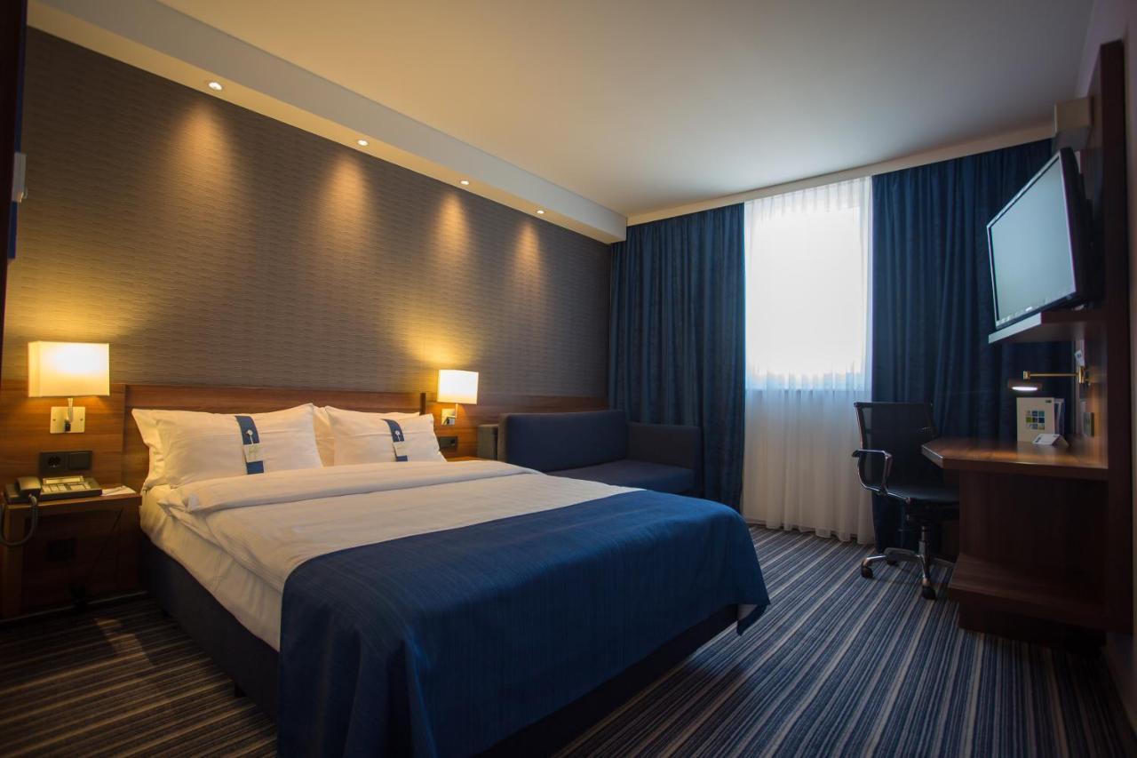 Standard Zimmer mit Queensize-Bett und Einzelschlafsofa