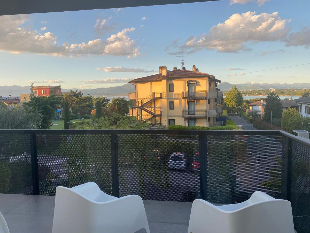 Deluxe Double Room with Spa Bath and Partial Lake View