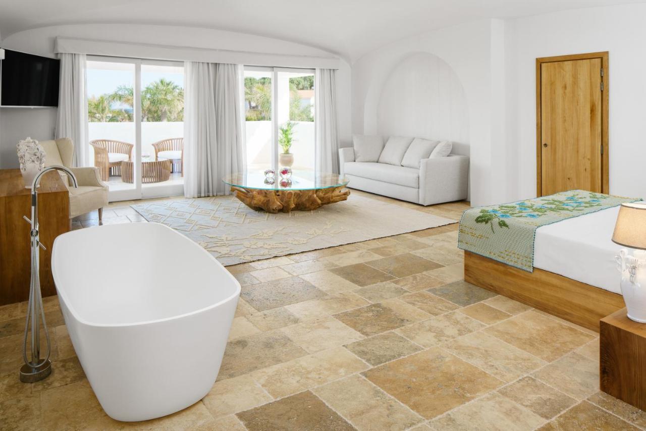 King Suite with Pool View