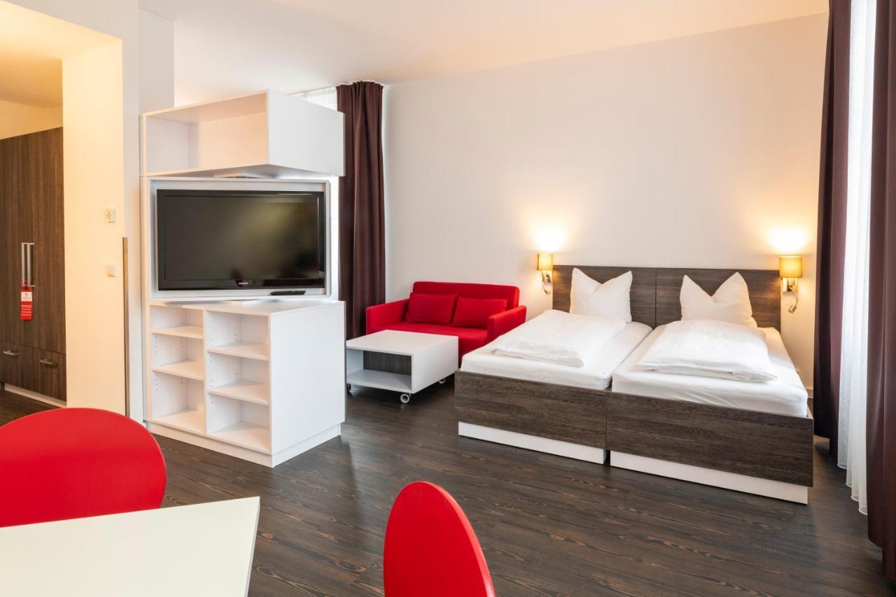 Großes Doppel-/Zweibettzimmer