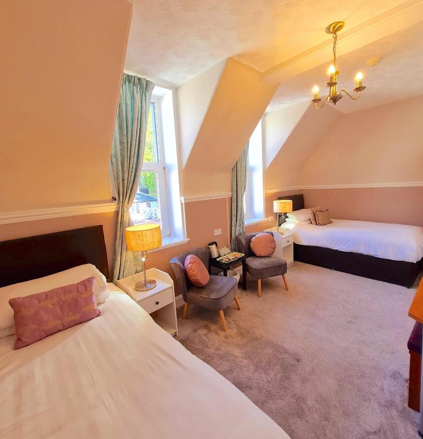 Twin Room,1589272230:JPEG