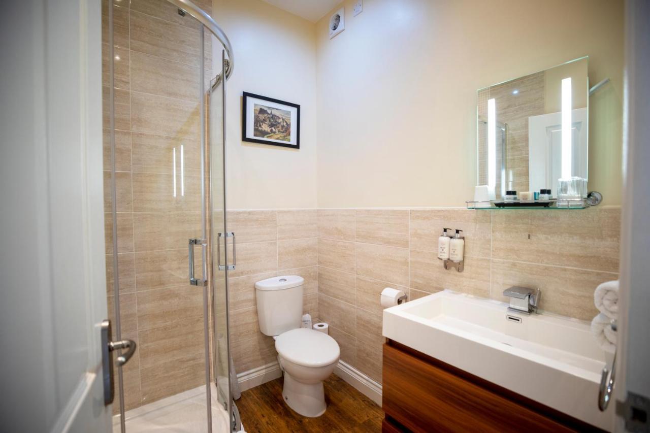 Executive Suite 1,1111942980:JPEG
