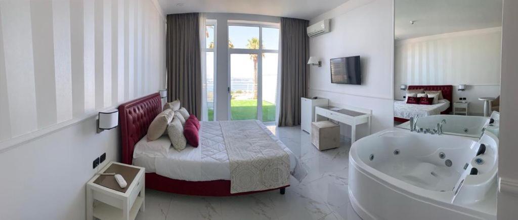 Junior Suite with Spa Bath and Sea View