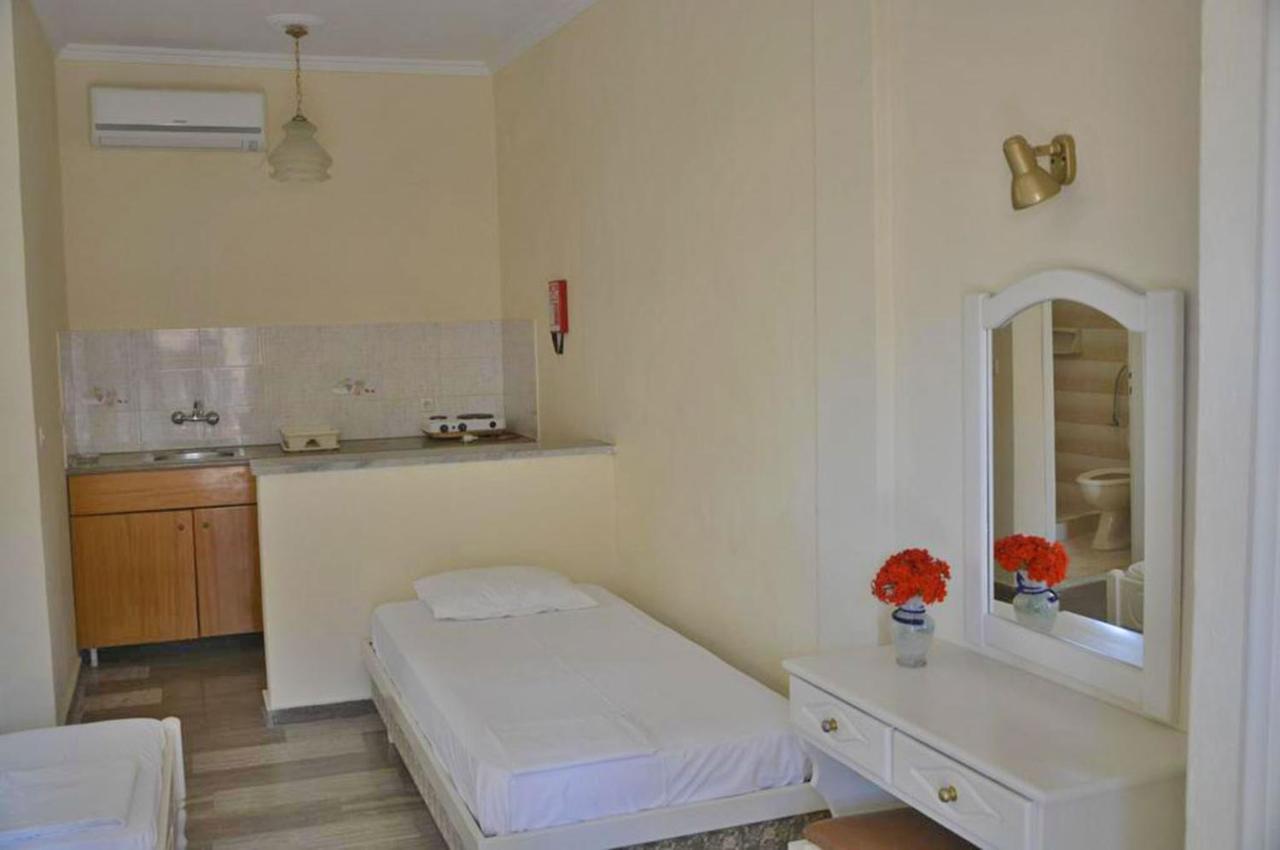 Studio (3 Adults)
