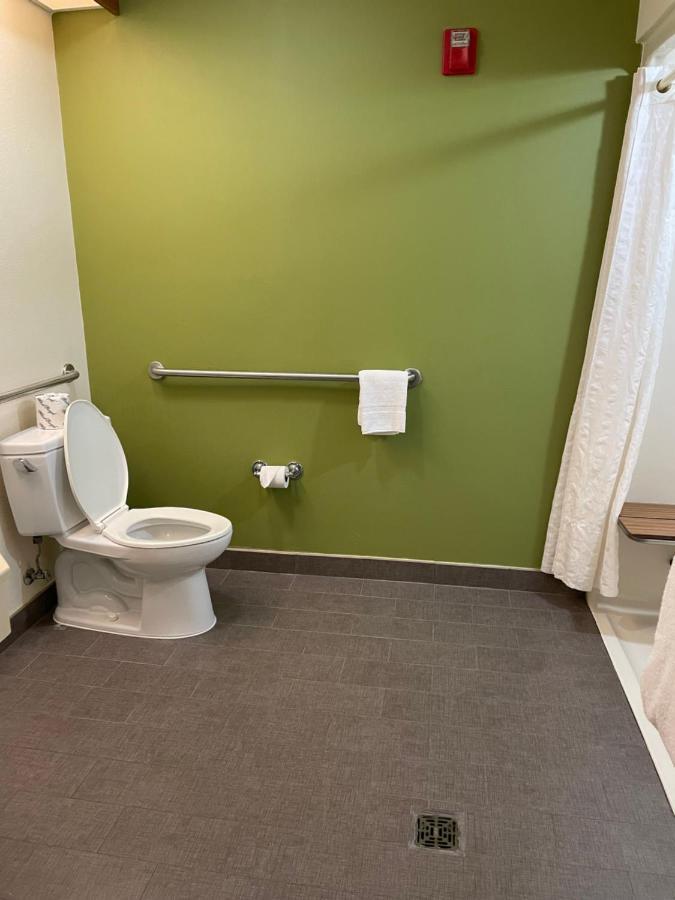 Queen Room - Disability Access/Non-Smoking