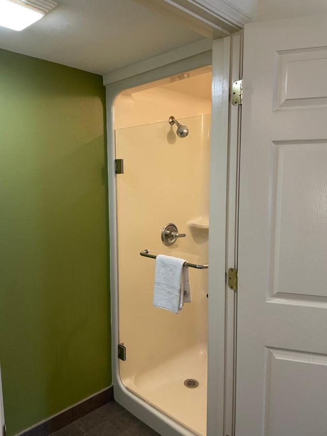 King Room - Non-Smoking