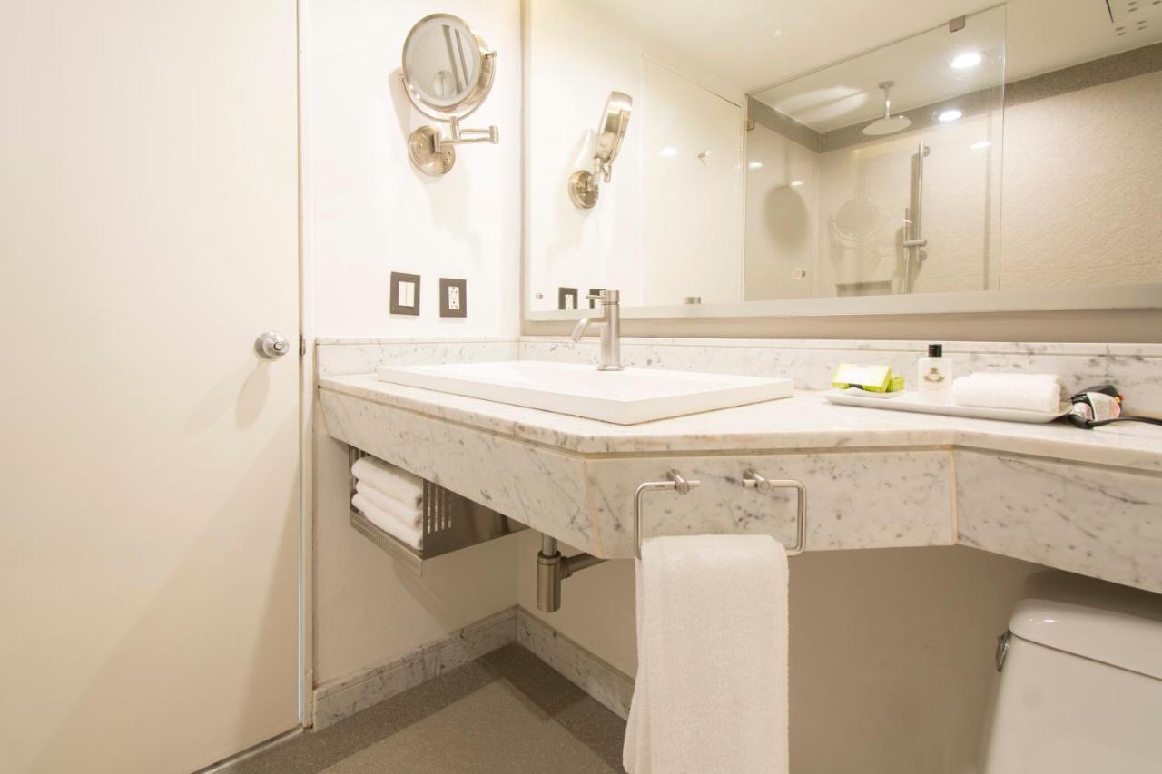 Luxury King Suite