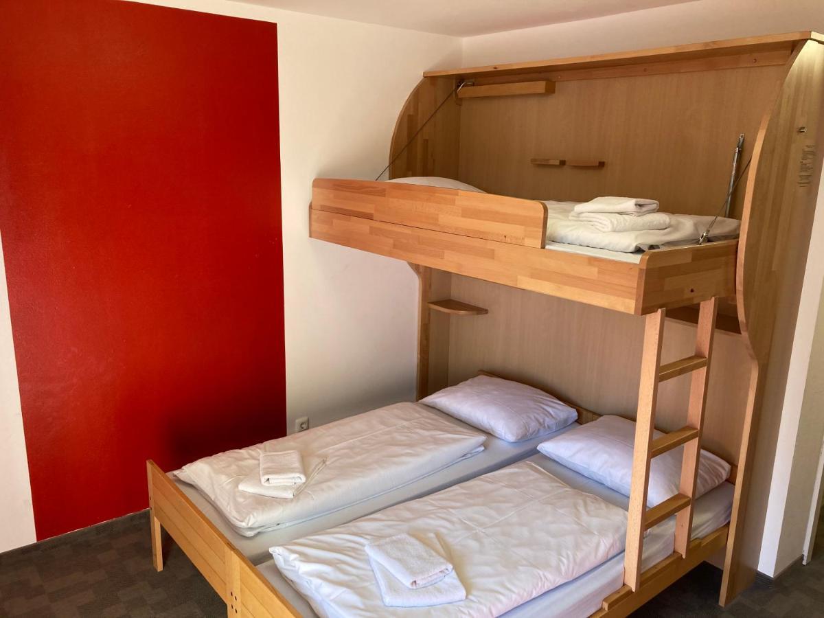 Dreibettzimmer mit Balkon und Seeblick