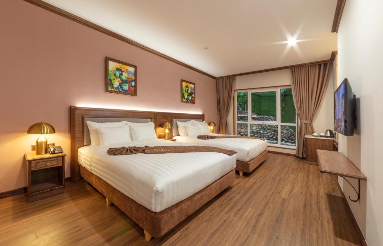 Deluxe Family Room