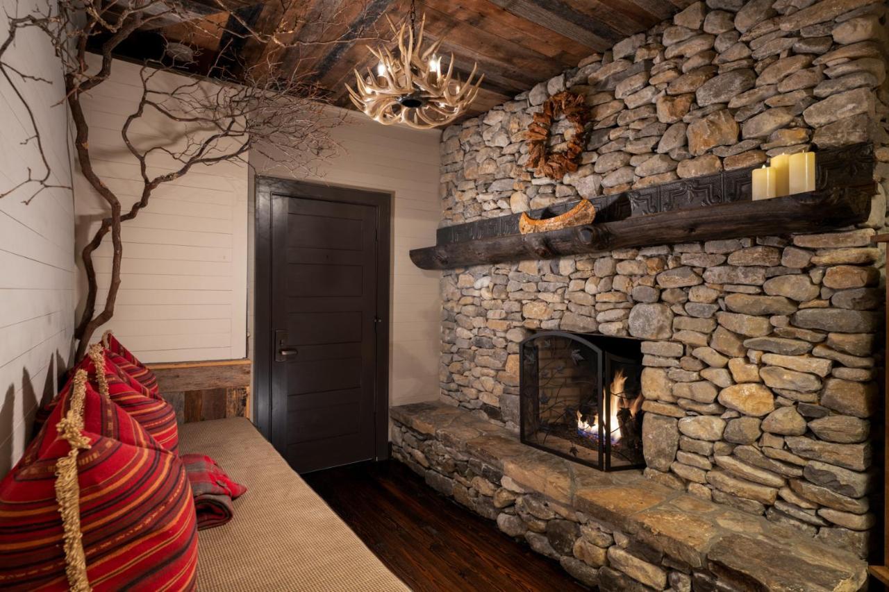 Suite with Mountain View