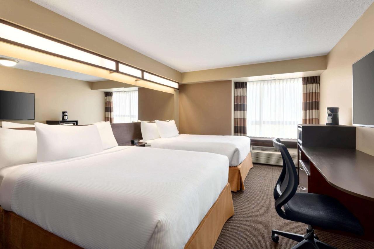 Deluxe Queen Room with Two Queen Beds - Non-Smoking