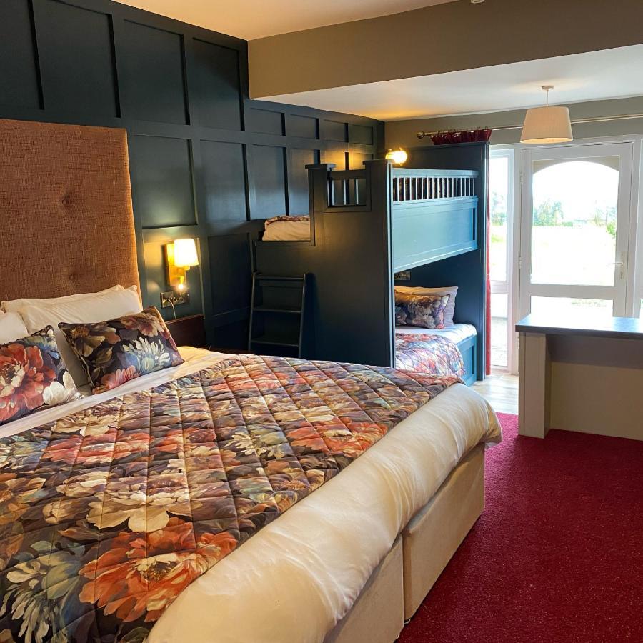 Ground Floor Family Room (pets allowed)