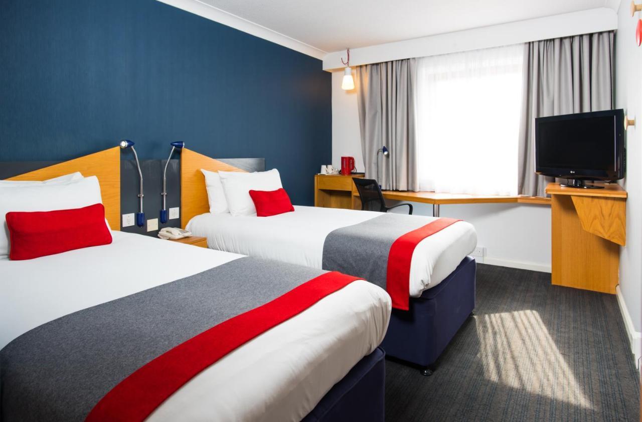 Standard Twin Room with Free Hot Breakfast