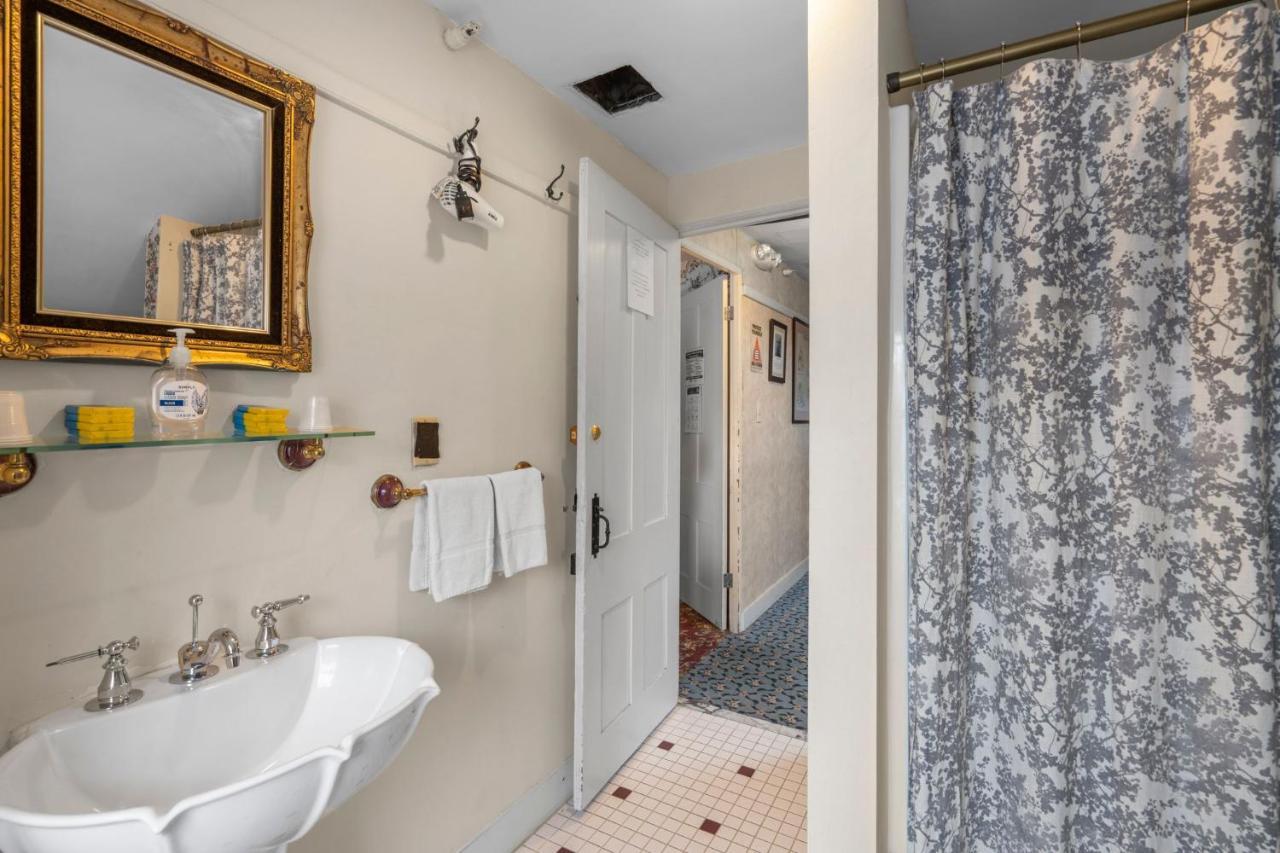 Double Room with Shared Bathroom