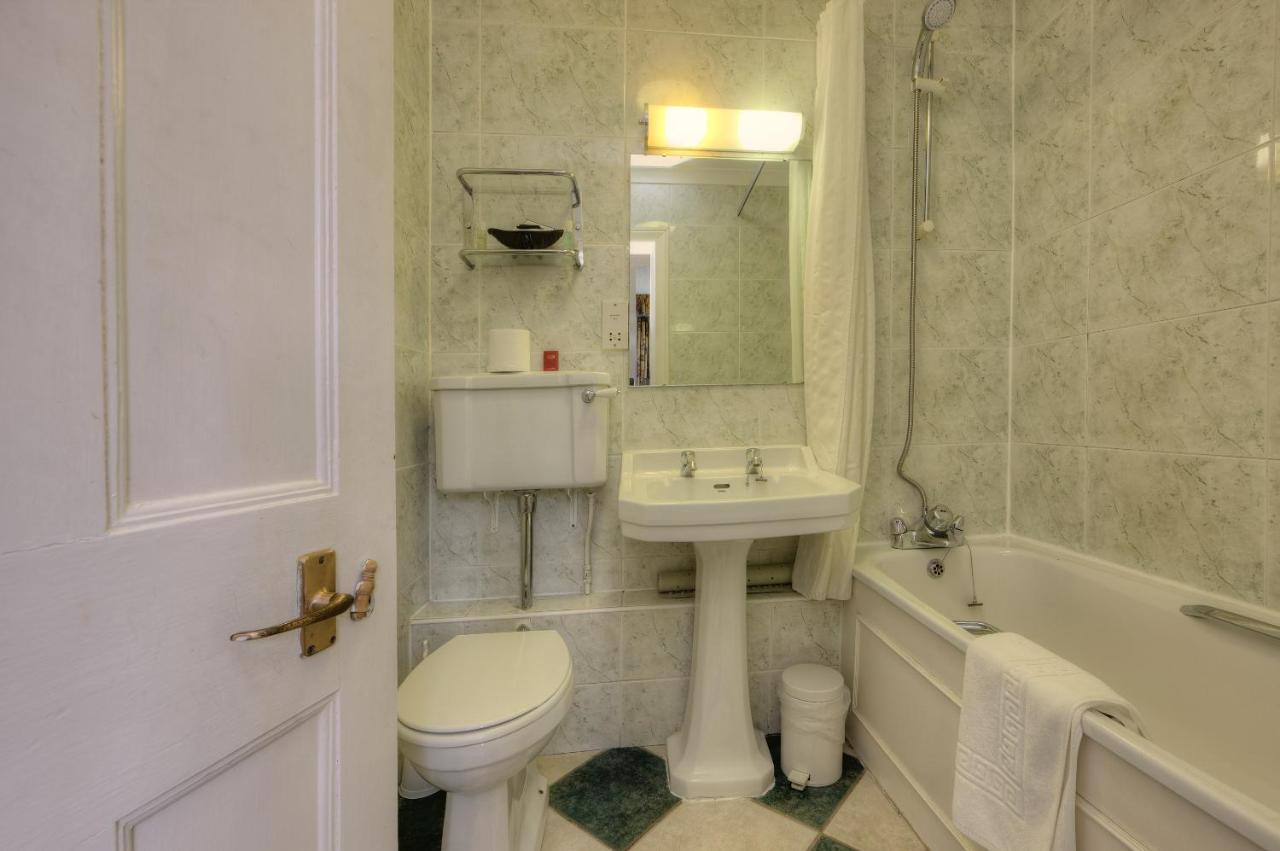 Standard Twin Room with Garden View