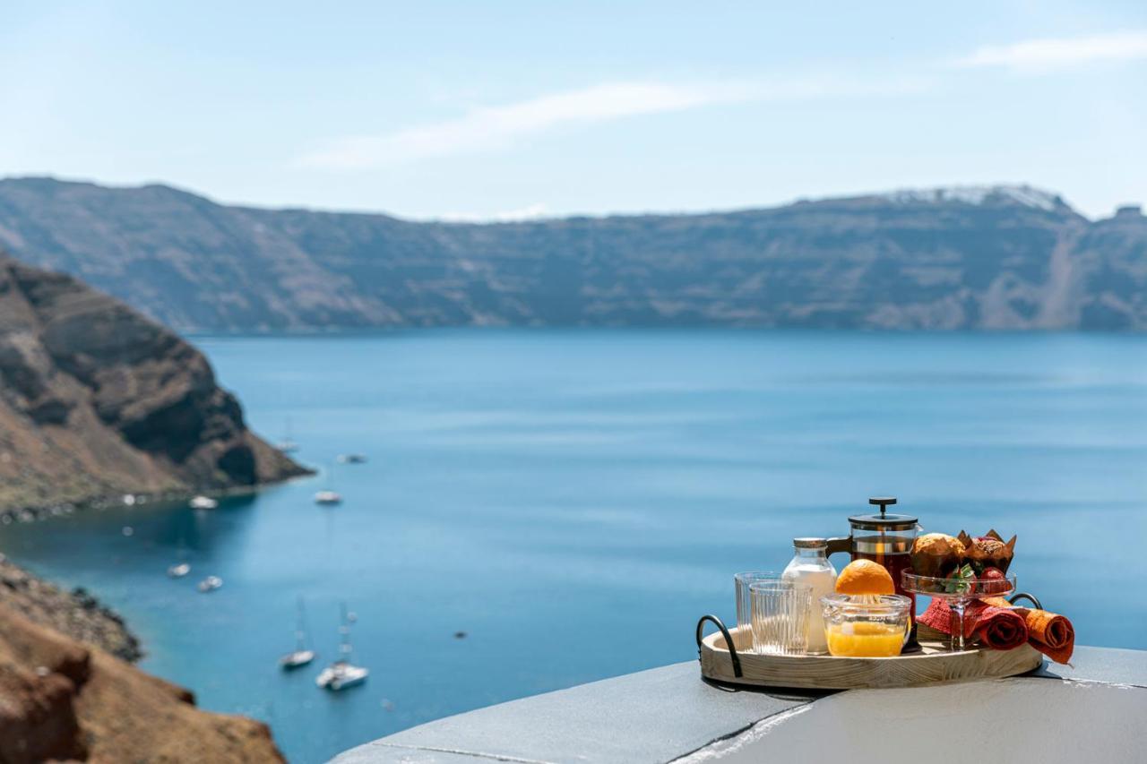 Junior Suite with Caldera View