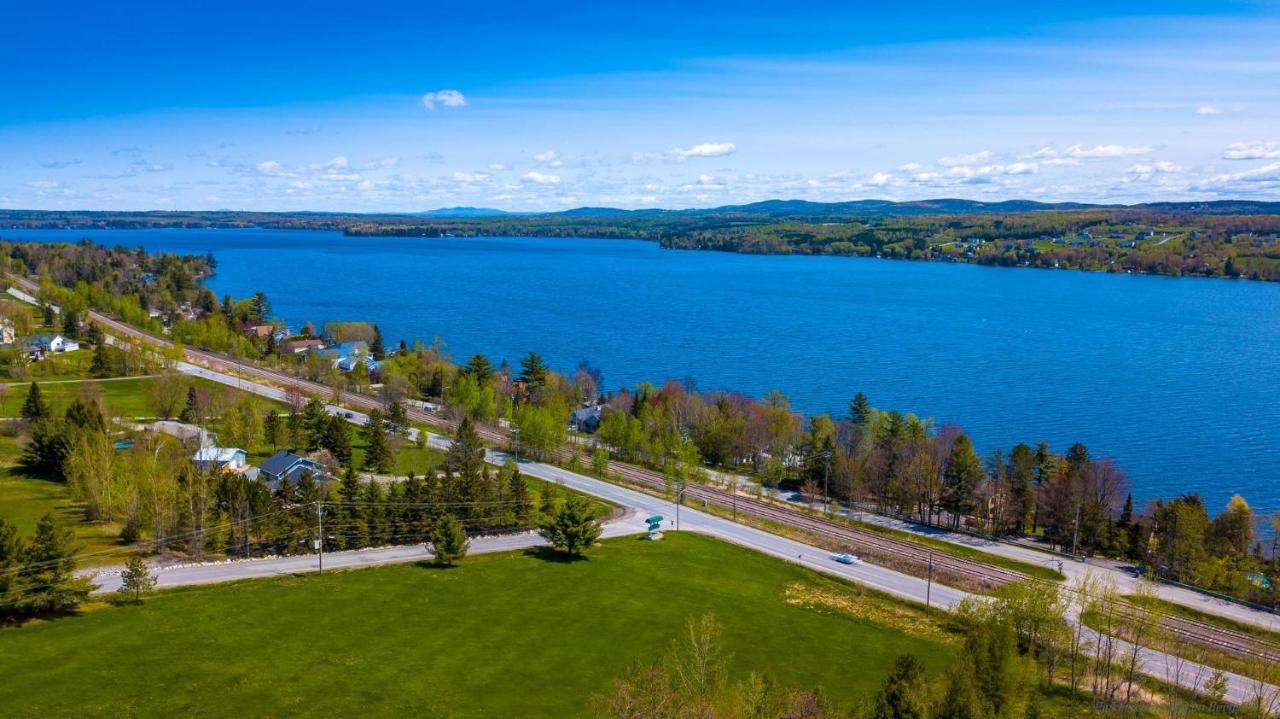 Apartment with Lake View
