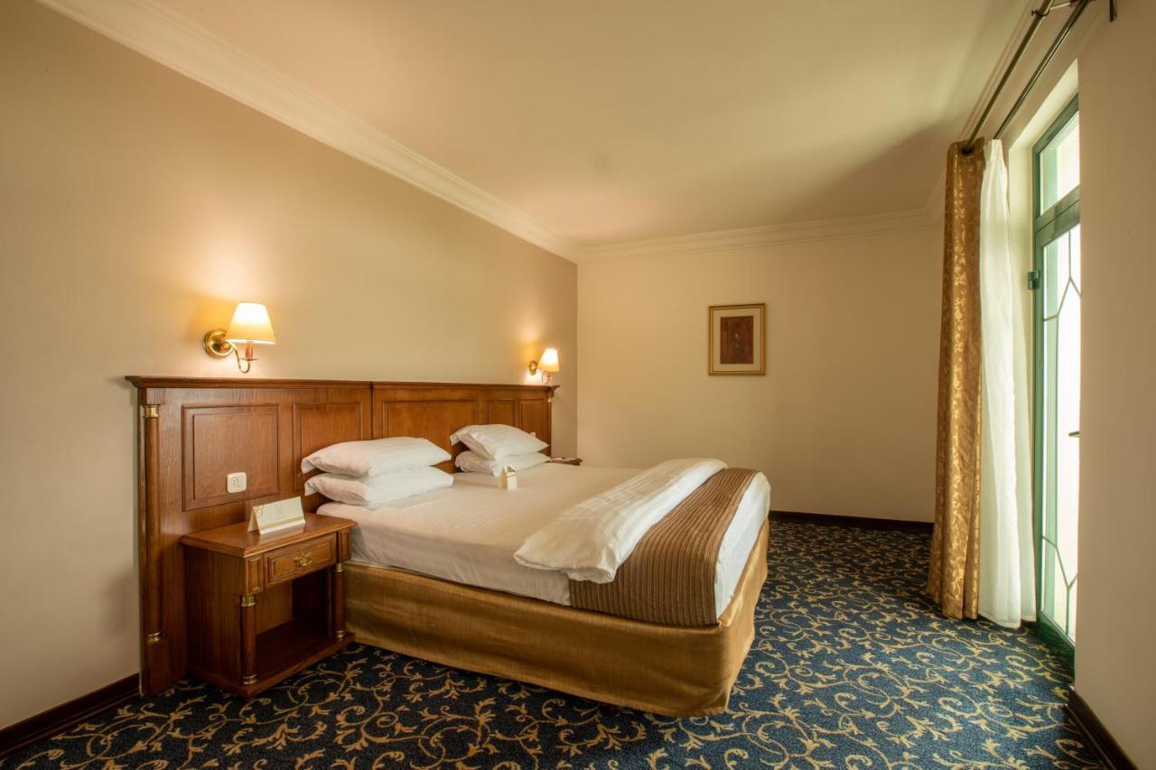 Executive Suite,1117993167:JPEG