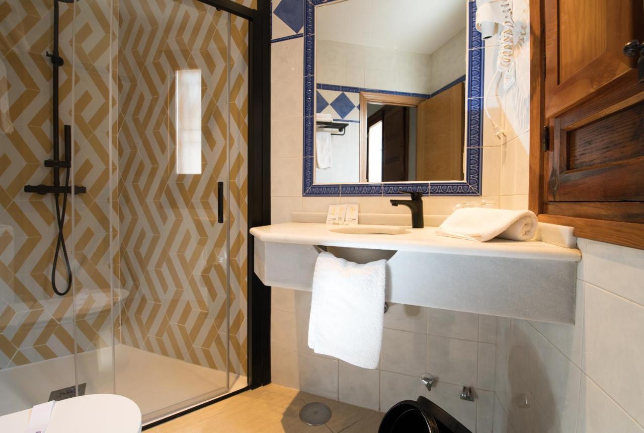 Double Room (1-2 Adults)