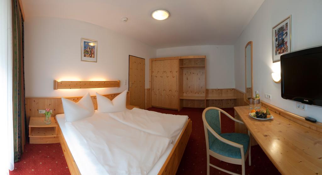 One-Bedroom Apartment with Balcony,112043667:JPEG
