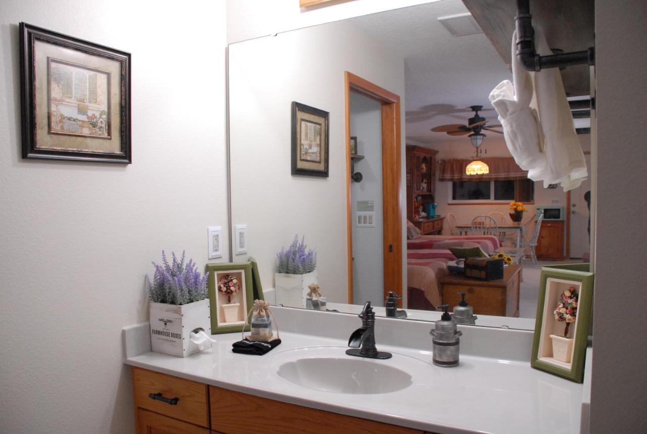 Deluxe Queen Room with Two Queen Beds