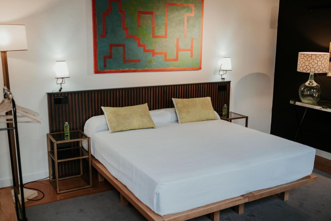 Deluxe Double Room Bath